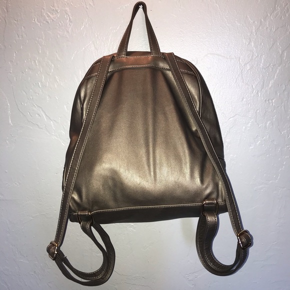 Backpack - Picture 4 of 8